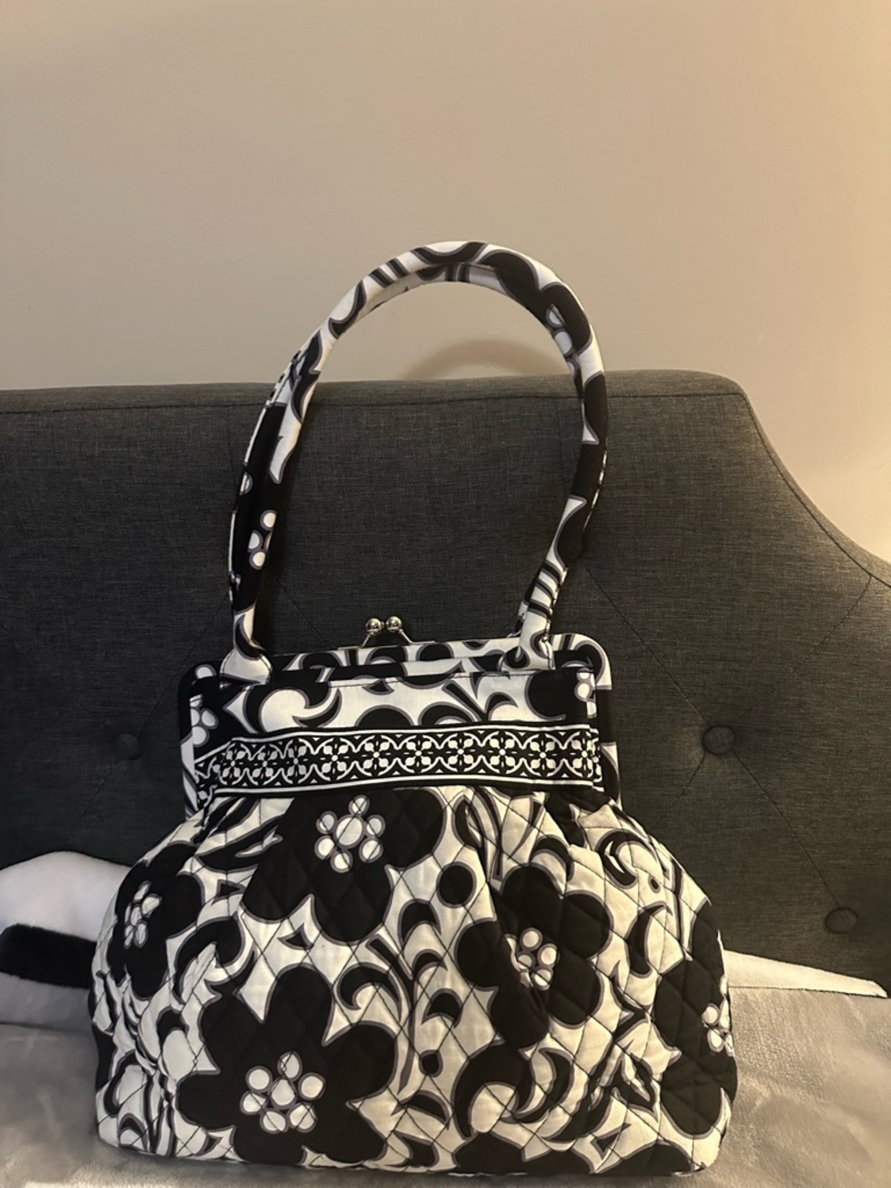 Vera Bradley (New without tags) Black and White Floral kisslock
